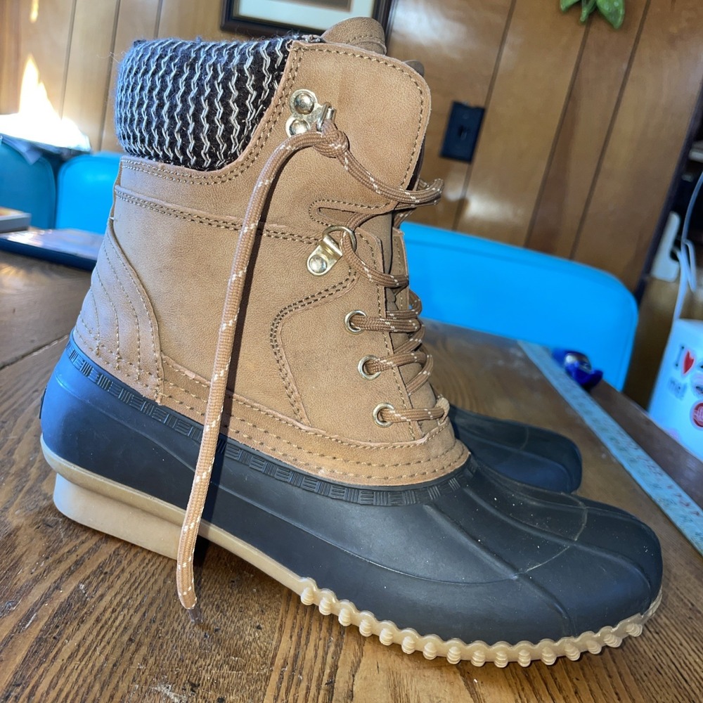 Great Condition Tan & Navy Tommy Hilfiger Duck Boots Lace Up 9M Women's